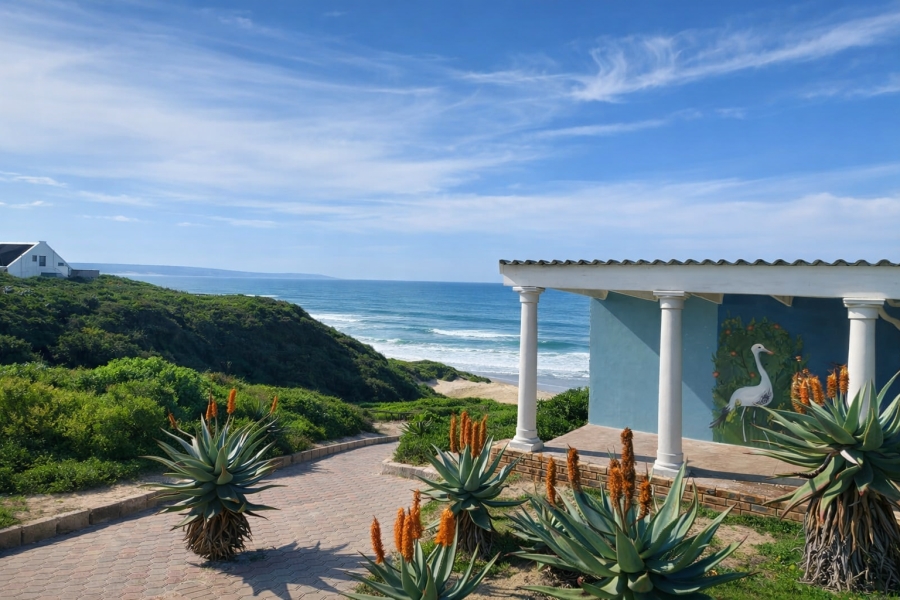 5 Bedroom Property for Sale in Boggomsbaai Western Cape